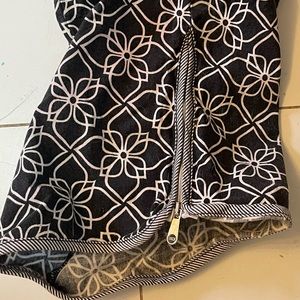 Dockers golf black and white swirly patterned short pants